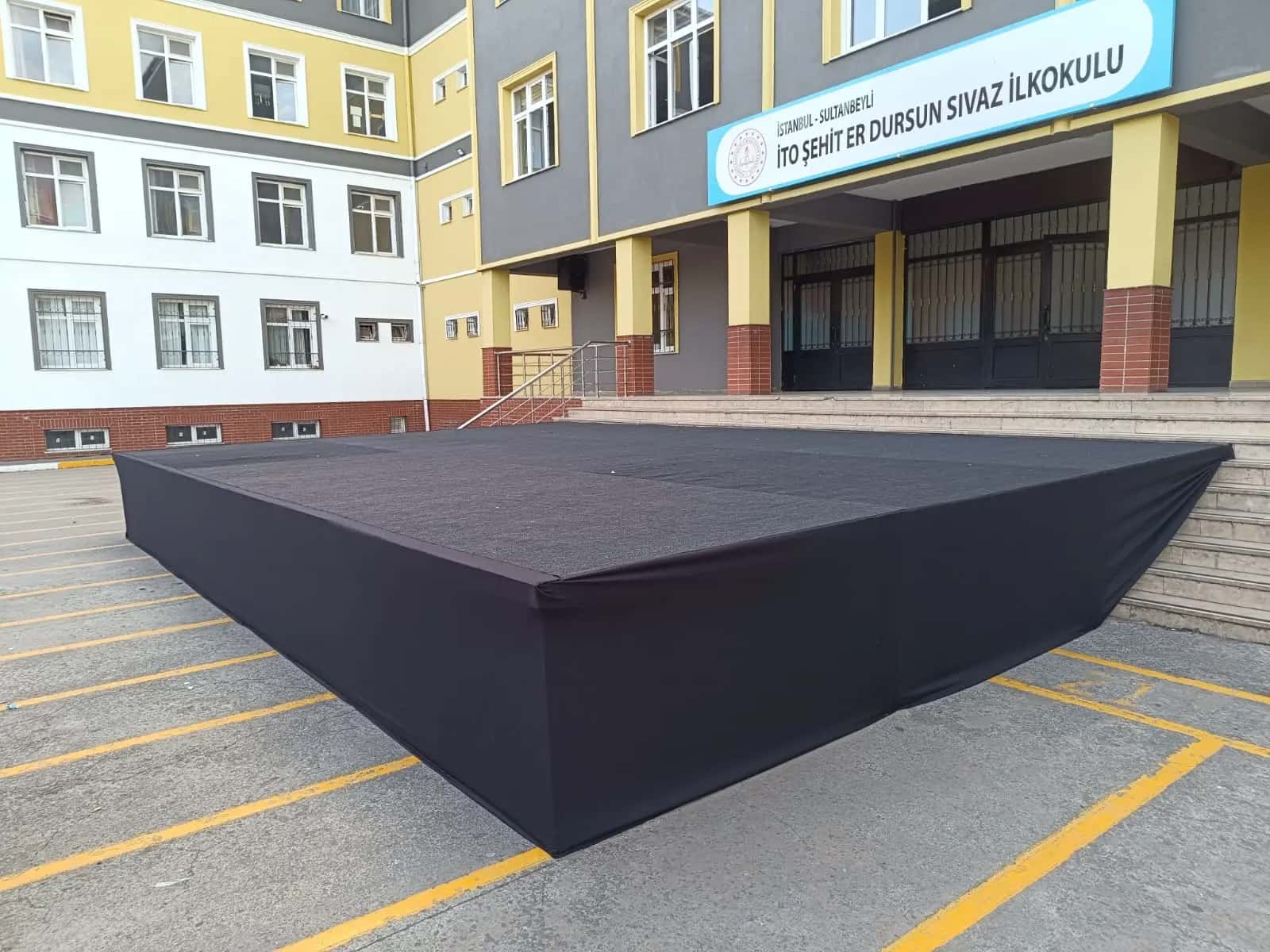 Sahneva podyum kiralama proje örneği 4