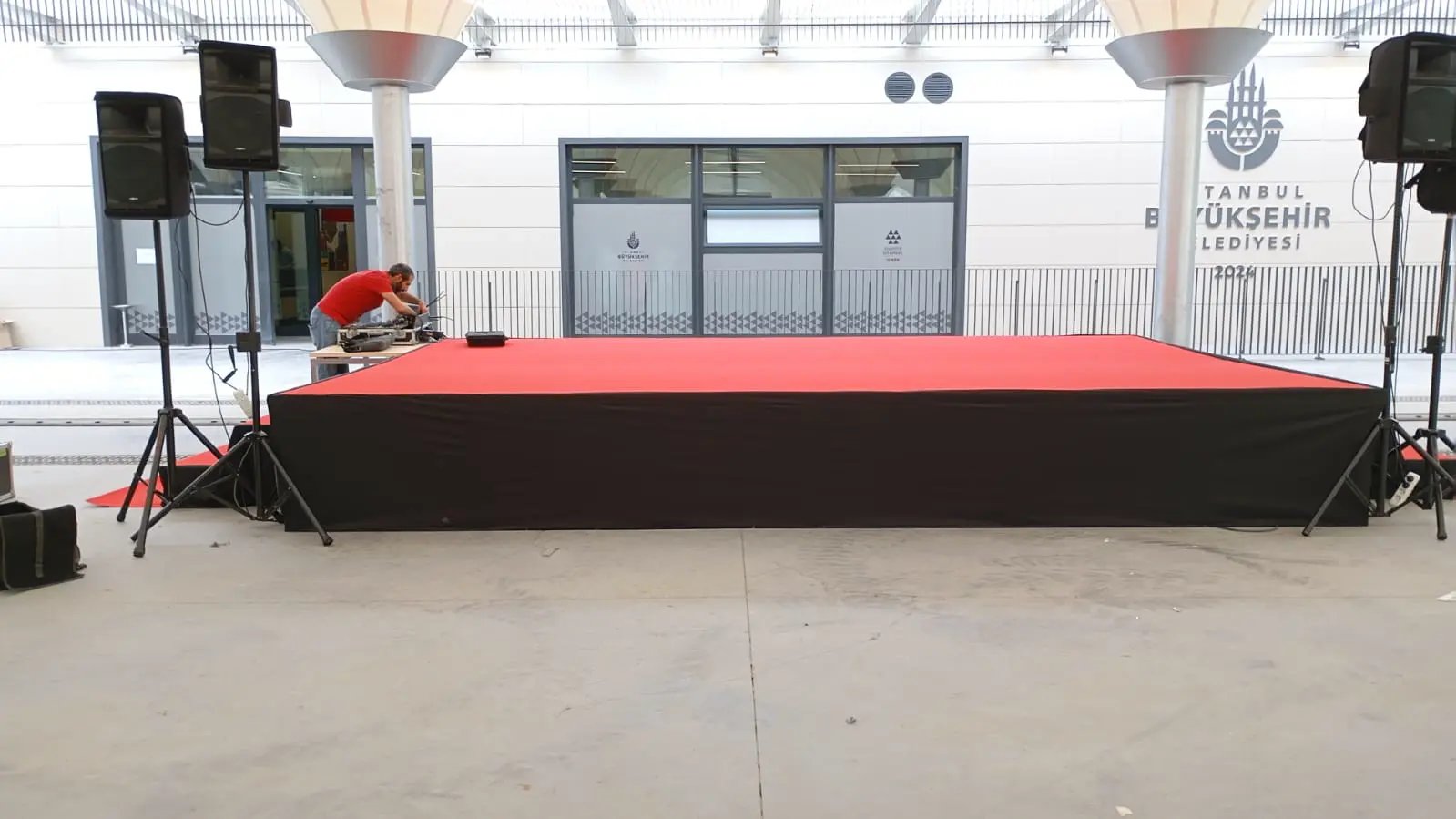 Sahneva podyum kiralama proje örneği 5