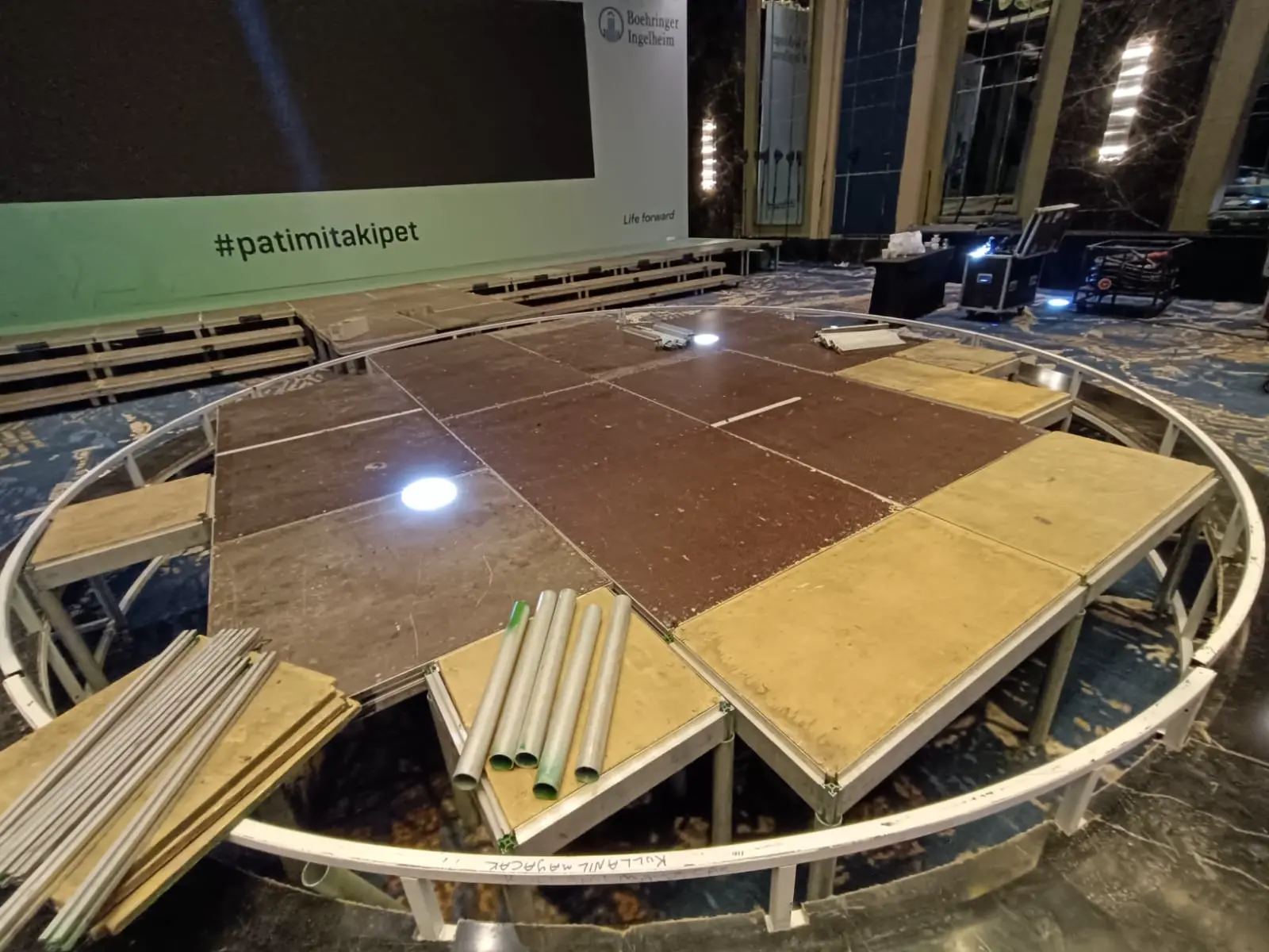 Podyum panel montaj aşaması