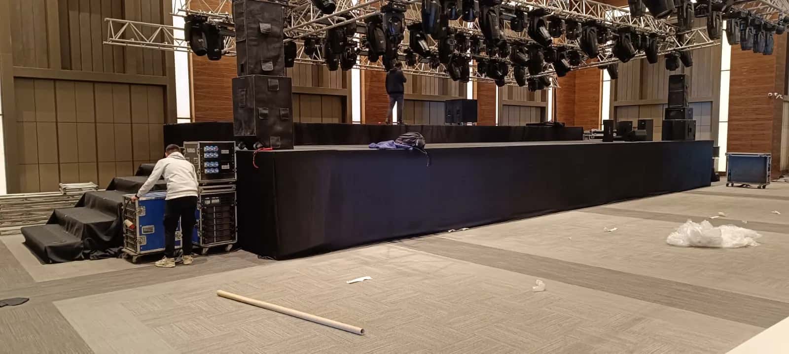 Sahneva podyum kiralama proje örneği 6