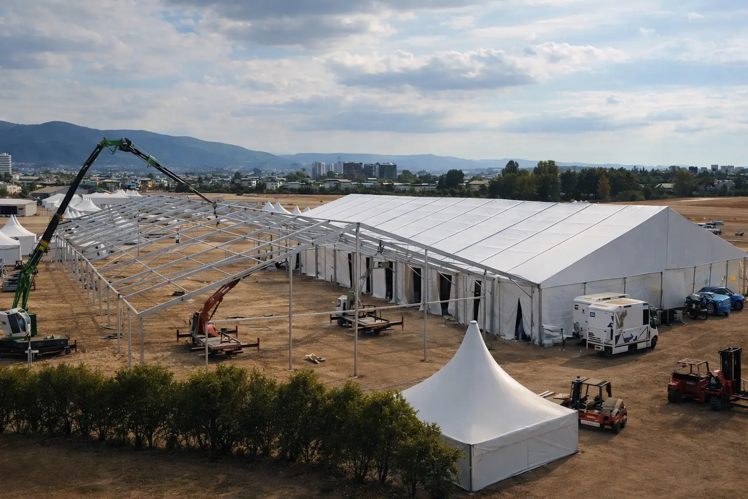 Sahneva çadır kurulumu - ekip çalışması ve hızlı montaj