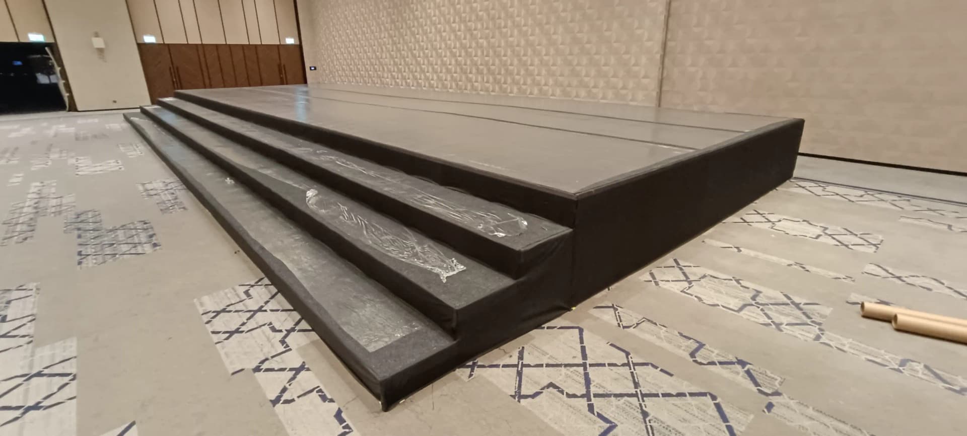 Podyum fiyat tablosu ve profesyonel modüler podyum kurulumu