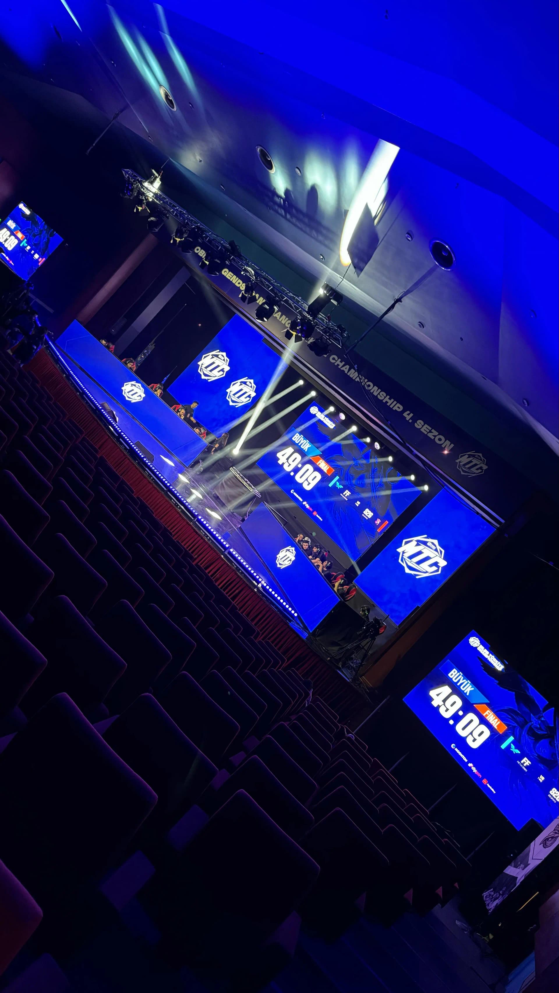 Nationwide stage rental service — professional equipment and crew