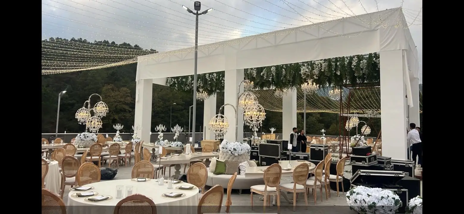 Düğün, bayi toplantısı ve fuar organizasyonları için masa sandalye düzeni