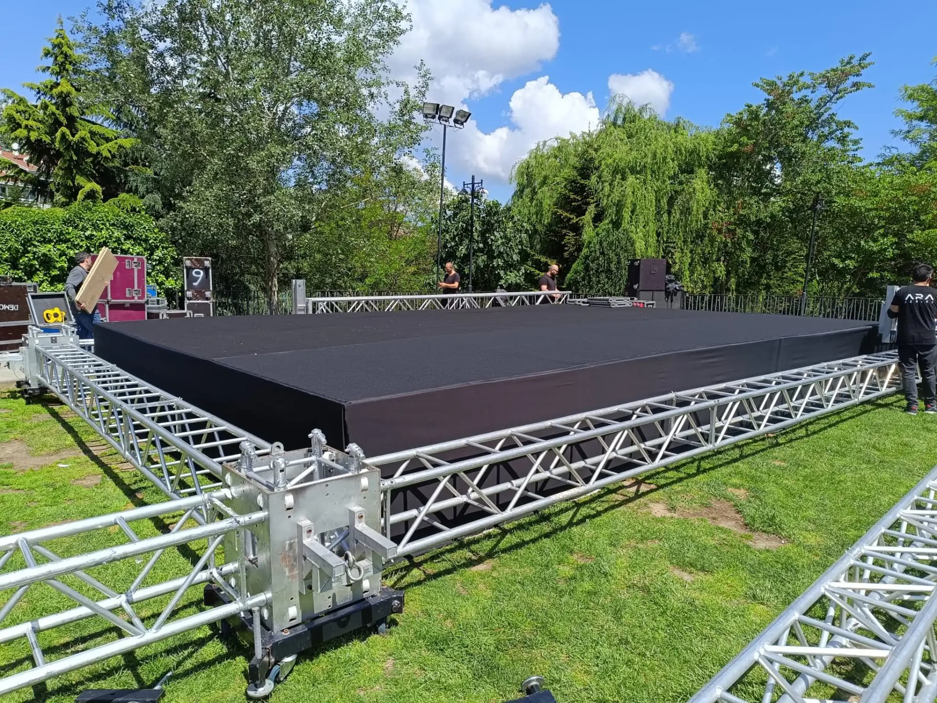 Truss support system for LED screen hanging