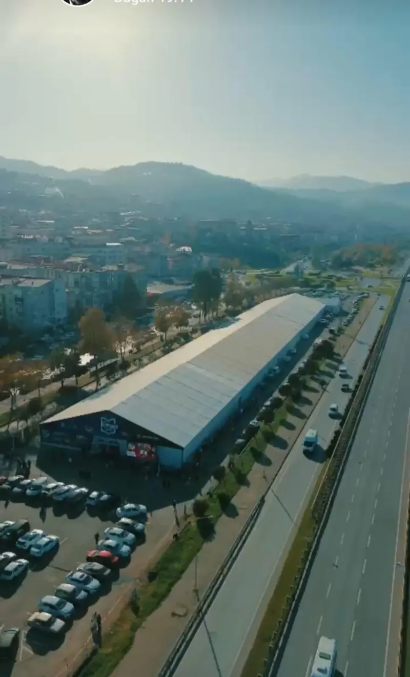 Büyük açıklıklı çadır kiralama etkinlik alanı görseli