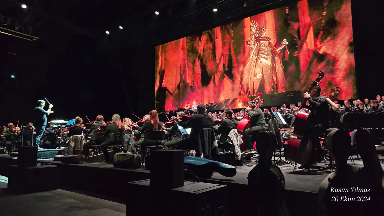 Konser icin profesyonel podyum ve sahne kurulumu