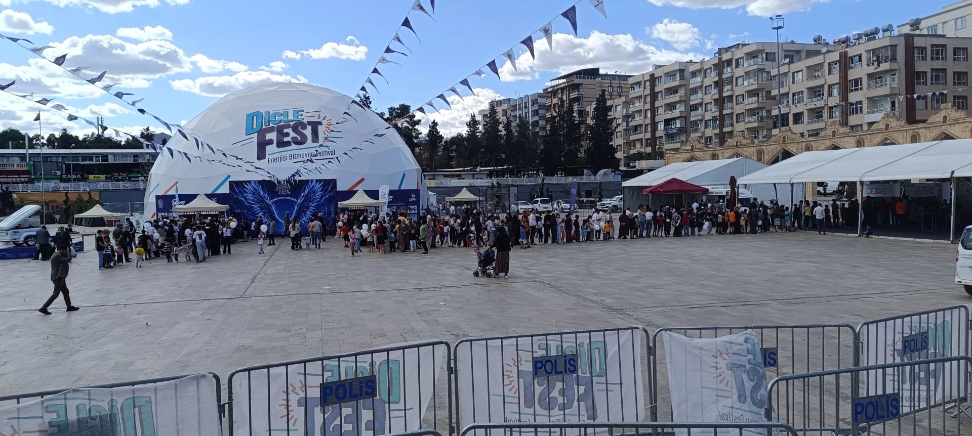 Dicle Fest'te kurulan dome çadır, etkinlik alanı ve ziyaretçi akışı