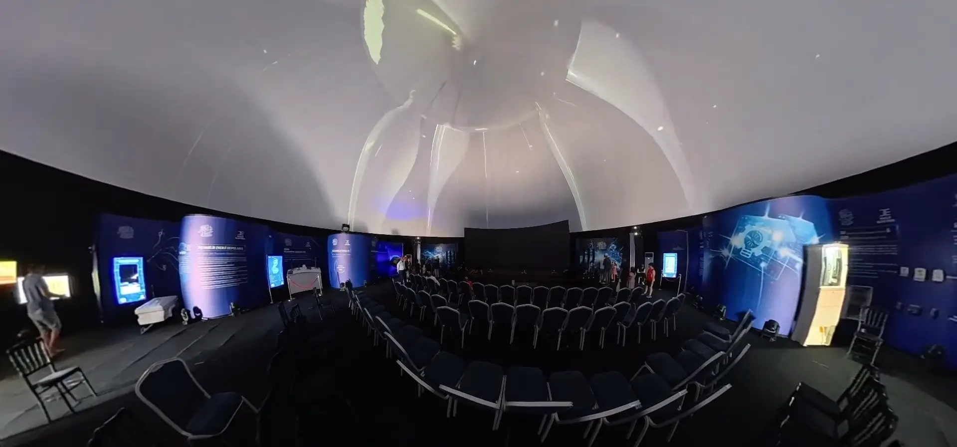 Dome çadır iç mekân: kolonsuz geniş hacim ve 360° deneyime uygun görüş