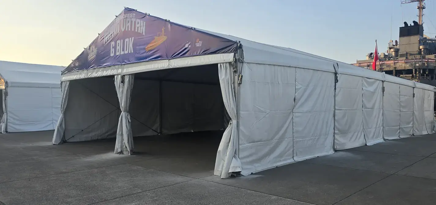 TEKNOFEST kapsamında Gölcük'te hazırlanan geniş açıklıklı etkinlik çadırı