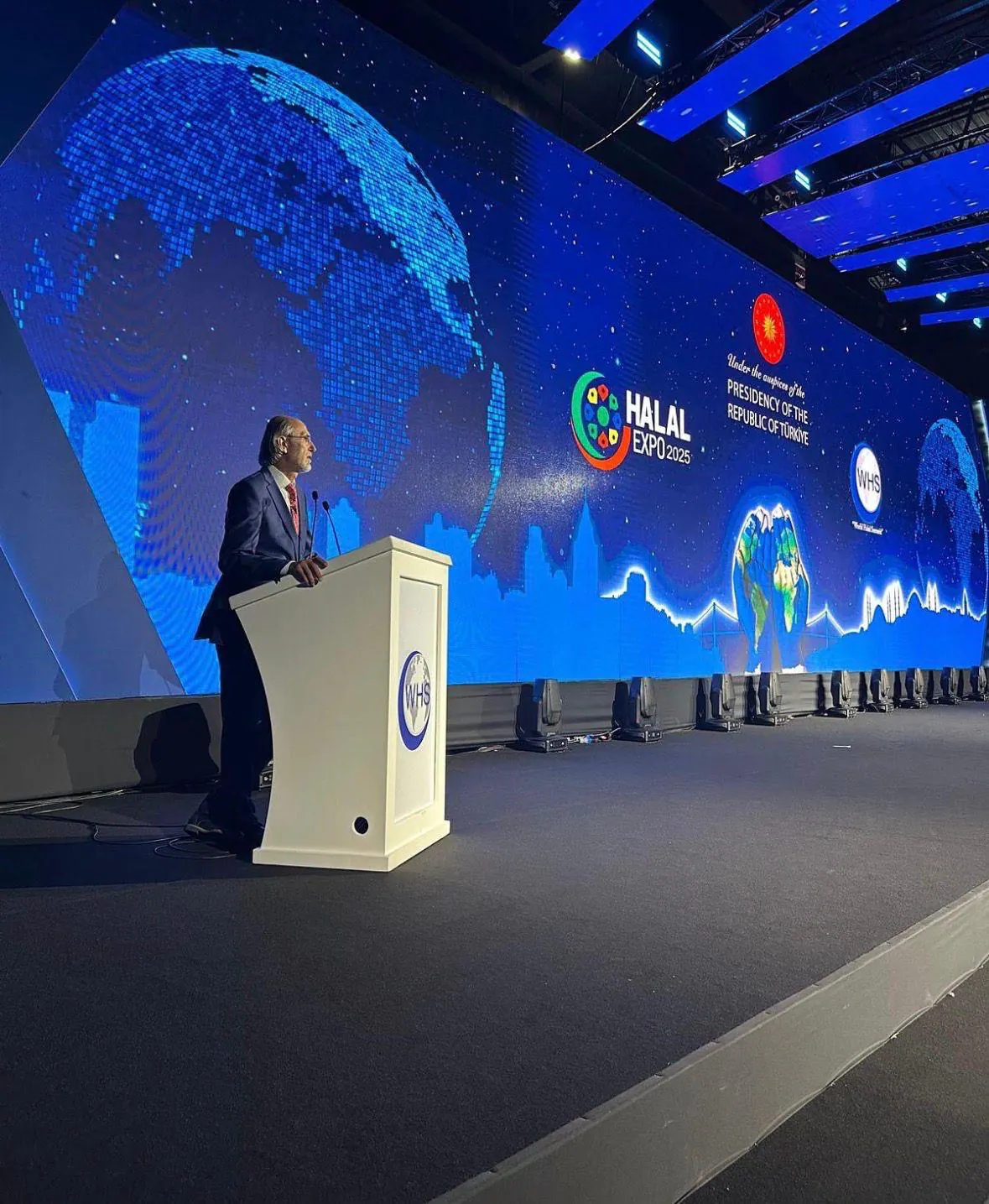Corporate meeting podium and conference stage setup in Turkey