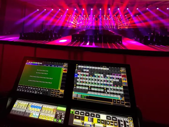 Işık ve show kontrol masası
