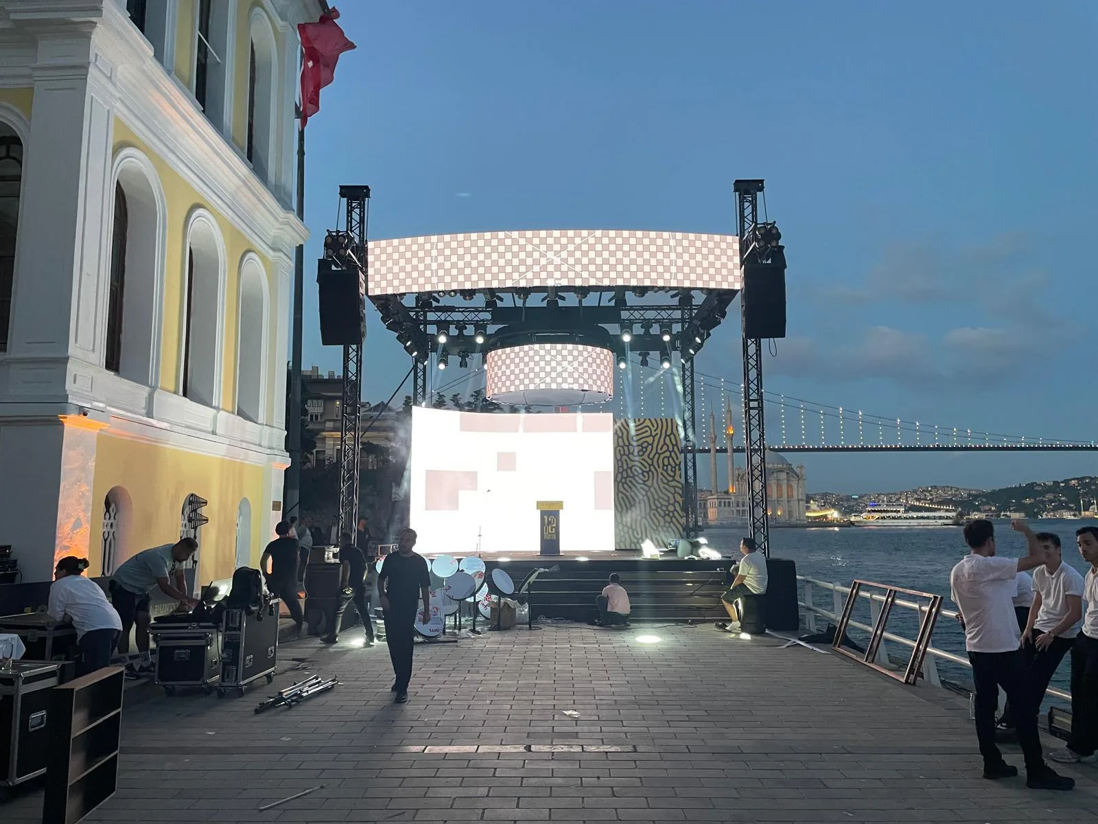 Outdoor technical rehearsal with curved P1.9 LED bands and a circular LED ring