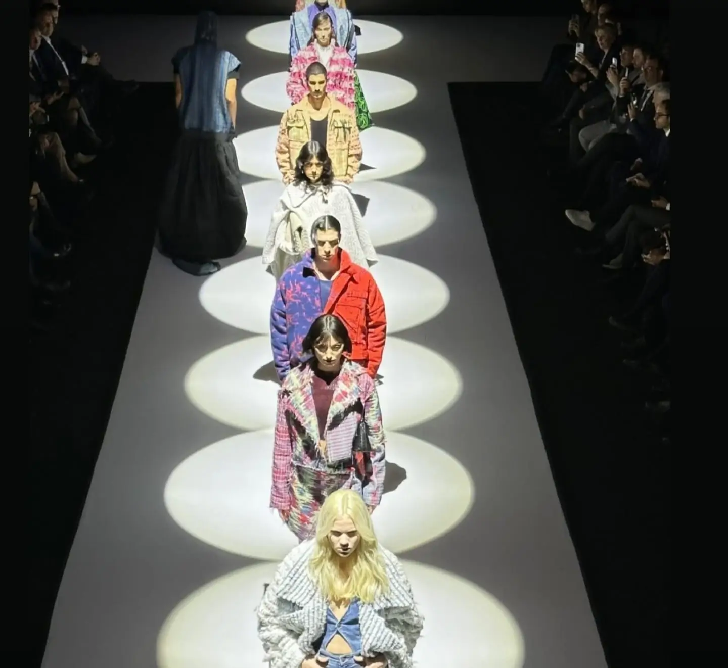 T-shape runway design – podium installation for fashion show