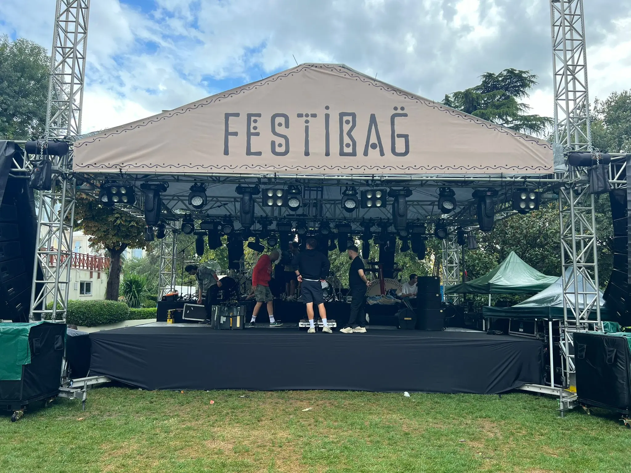Concert stage installation – main platform and truss system