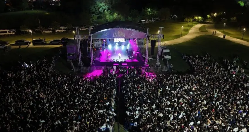 Outdoor concert podium – LED screen integration and truss system
