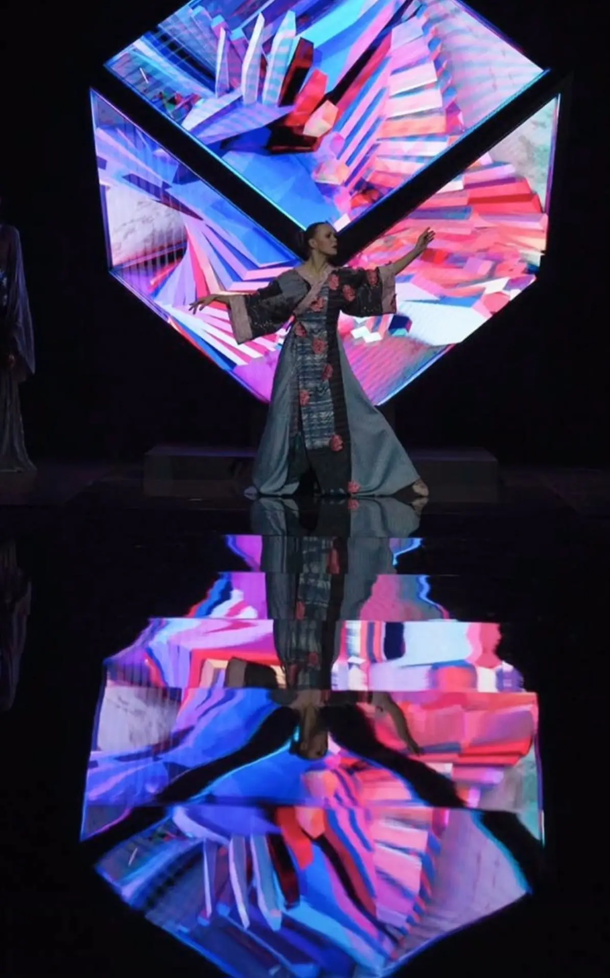 Podium lighting integration – LED-supported runway stage