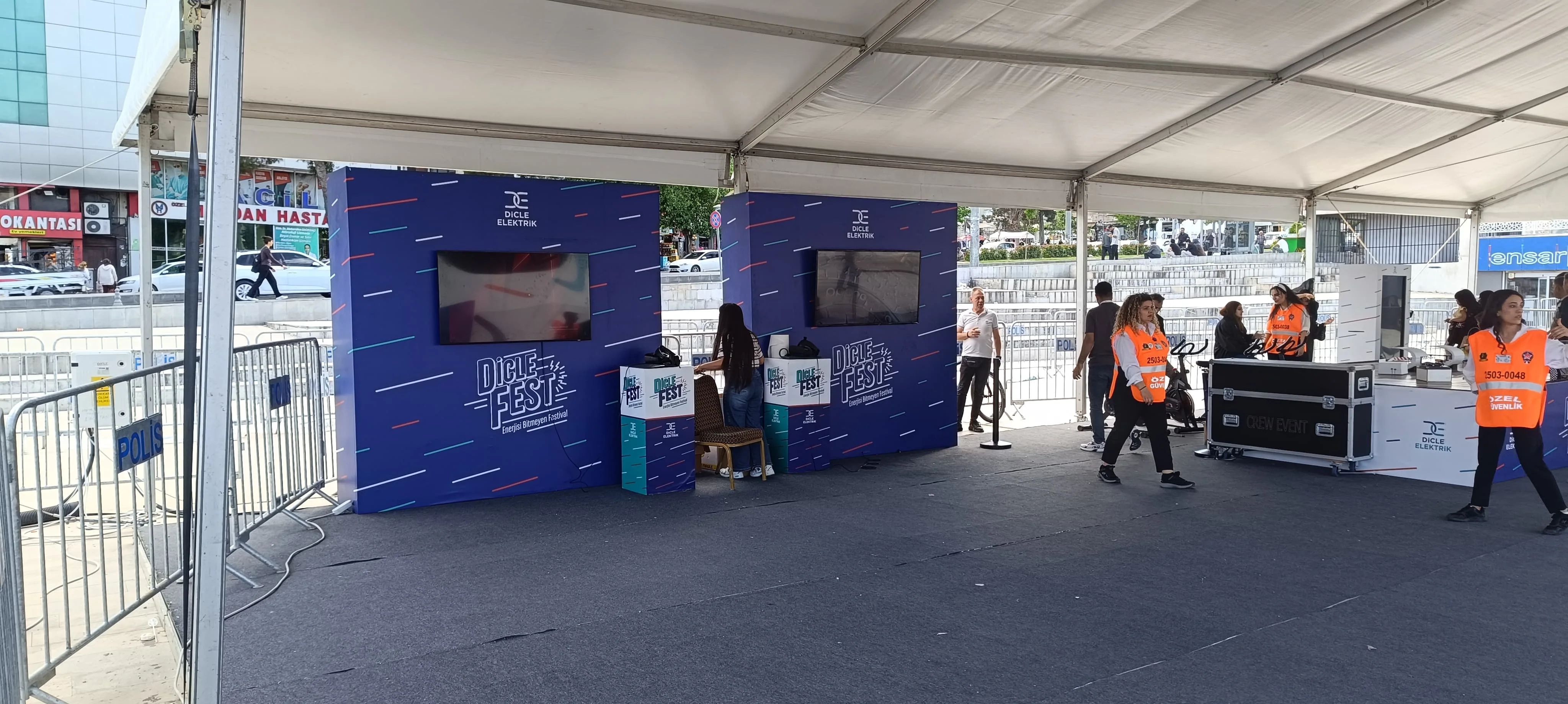 DicleFest Şanlıurfa Çadır İçi Stant Alanı DicleFest Şanlıurfa çadır içi stant alanı ve ziyaretçi geçiş düzeni