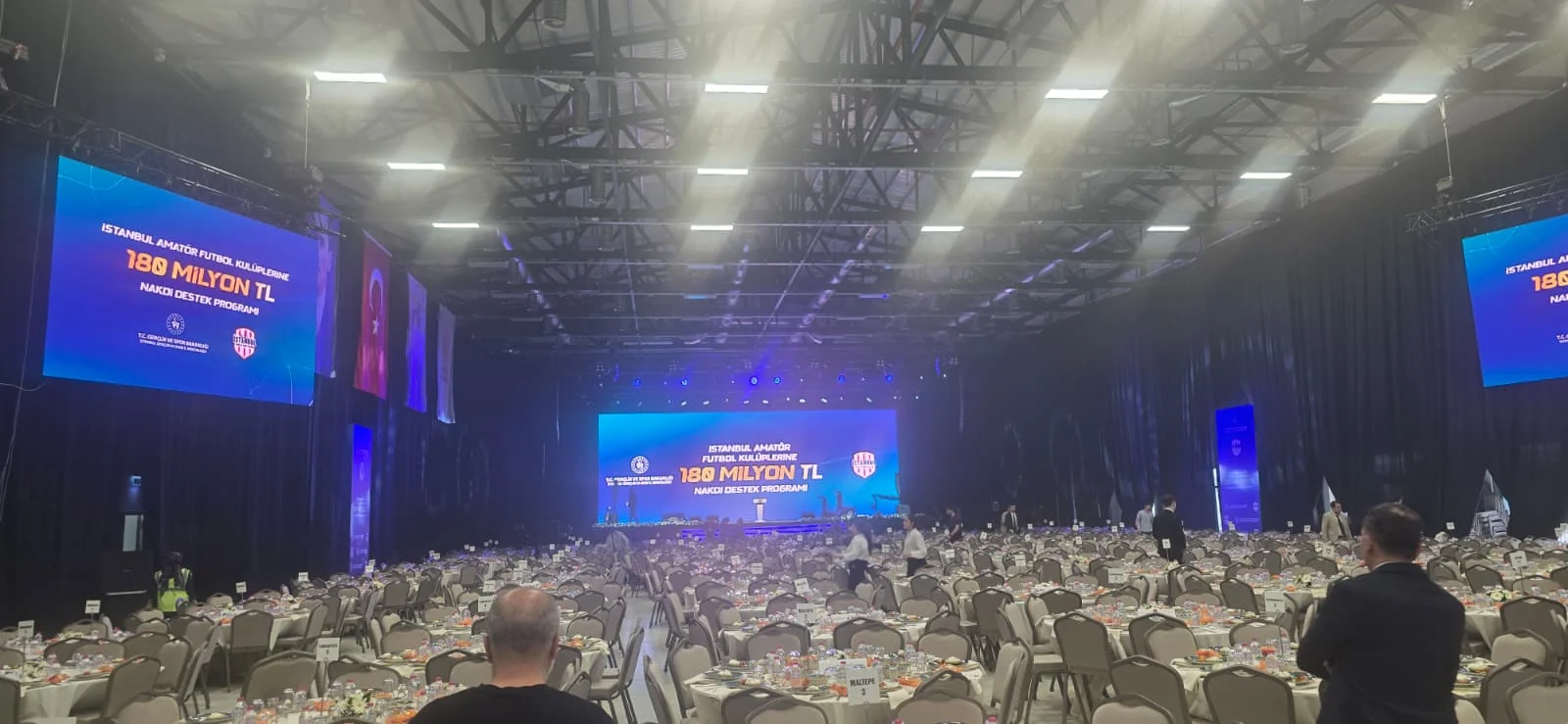 Millet Bahçesi Hangar LED Ekran ve Sahne Kurulumu Millet Bahçesi Hangar İstanbul Amatör Futbol Kulüpleri Destek Programı LED ekran ve sahne kurulumu