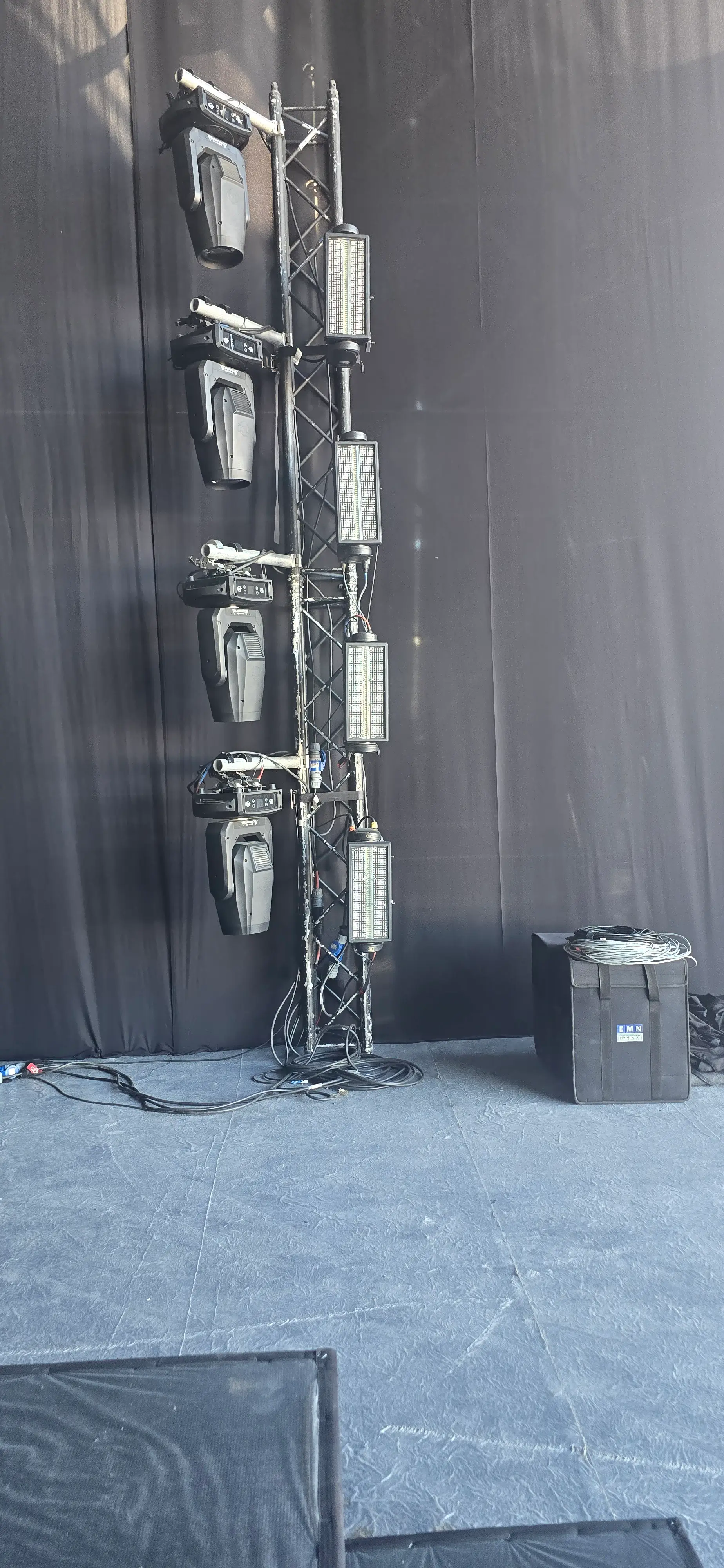Sıfır Atık Festivali line array ses sistemi ve sahne yan teknik kurulum detayı