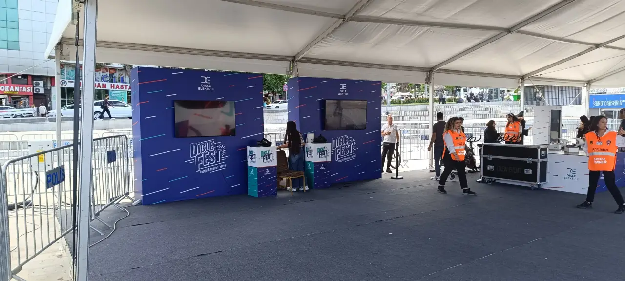 DicleFest Şanlıurfa Çadır İçi Stant Alanı DicleFest Şanlıurfa çadır içi stant alanı ve ziyaretçi geçiş düzeni