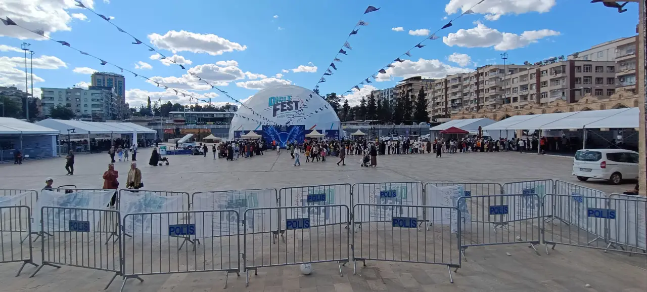 DicleFest Şanlıurfa Topçu Meydanı’nda kurulan dome çadır