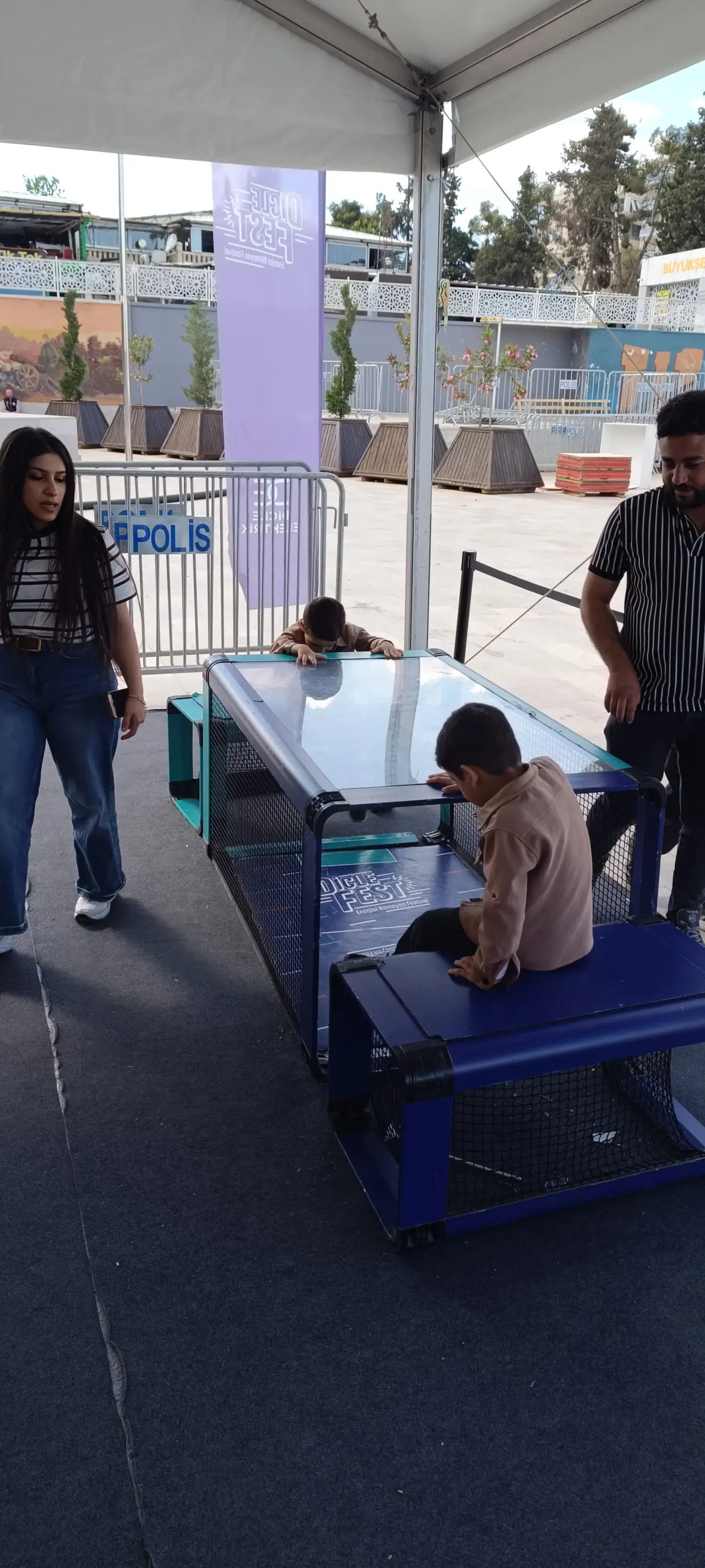 DicleFest Şanlıurfa Oyun Alanı DicleFest Şanlıurfa oyun alanı masa tenisi aktivite bölümü