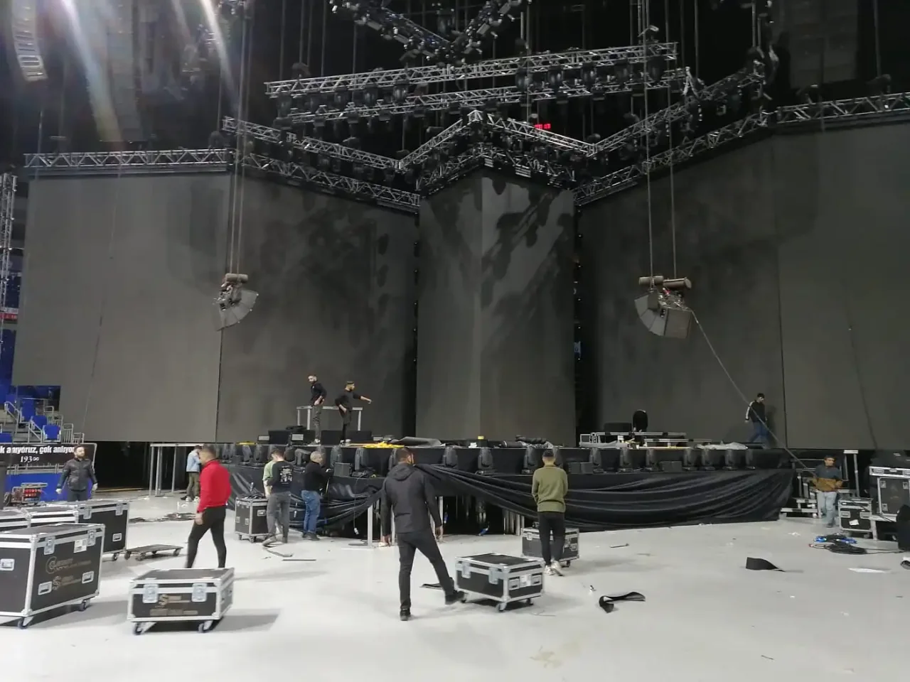 Açık alan gate truss giriş takı kurulumu