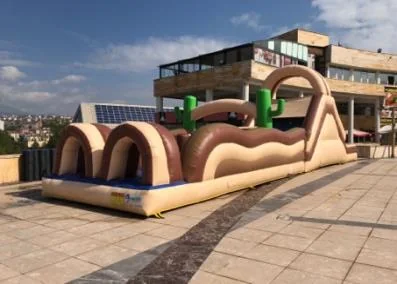 21 metrelik çoklu şişme engel parkuru